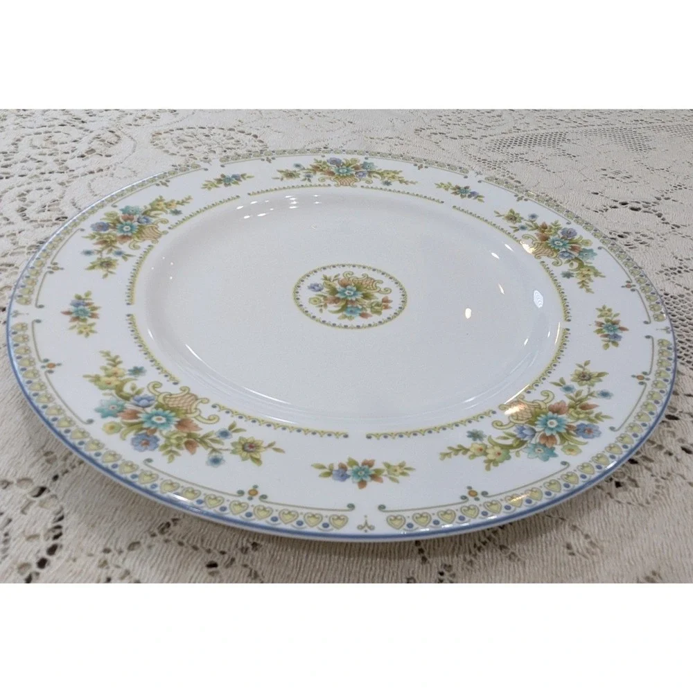 Vintage Dinner Plate Wedgwood Petersham 10.75